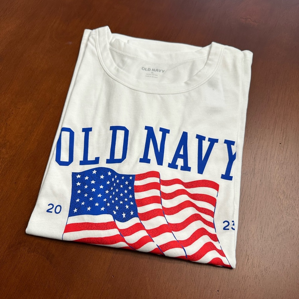 Bundle 3 items for $10!  Old Navy Flag Tee XL